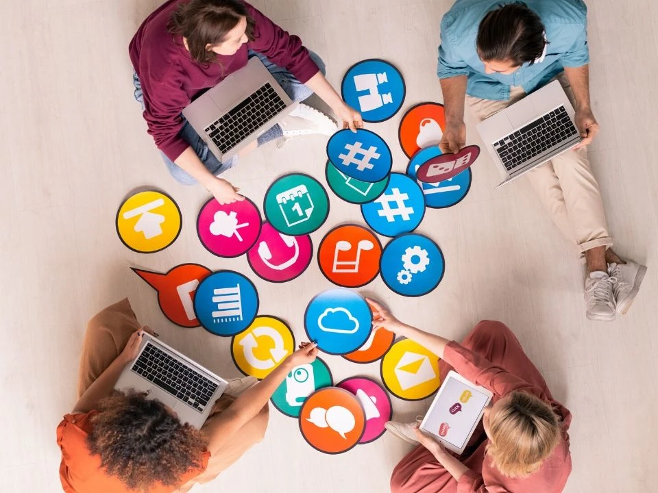 Effective-social-media-management-strategies